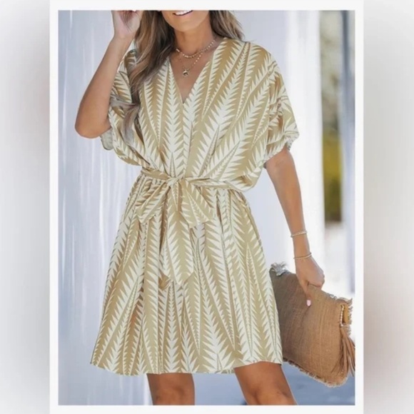 CUPSHE VNeck Geo Print Dolman Sleeve Loose Fit Coverup Mini Dress - Picture 1 of 5